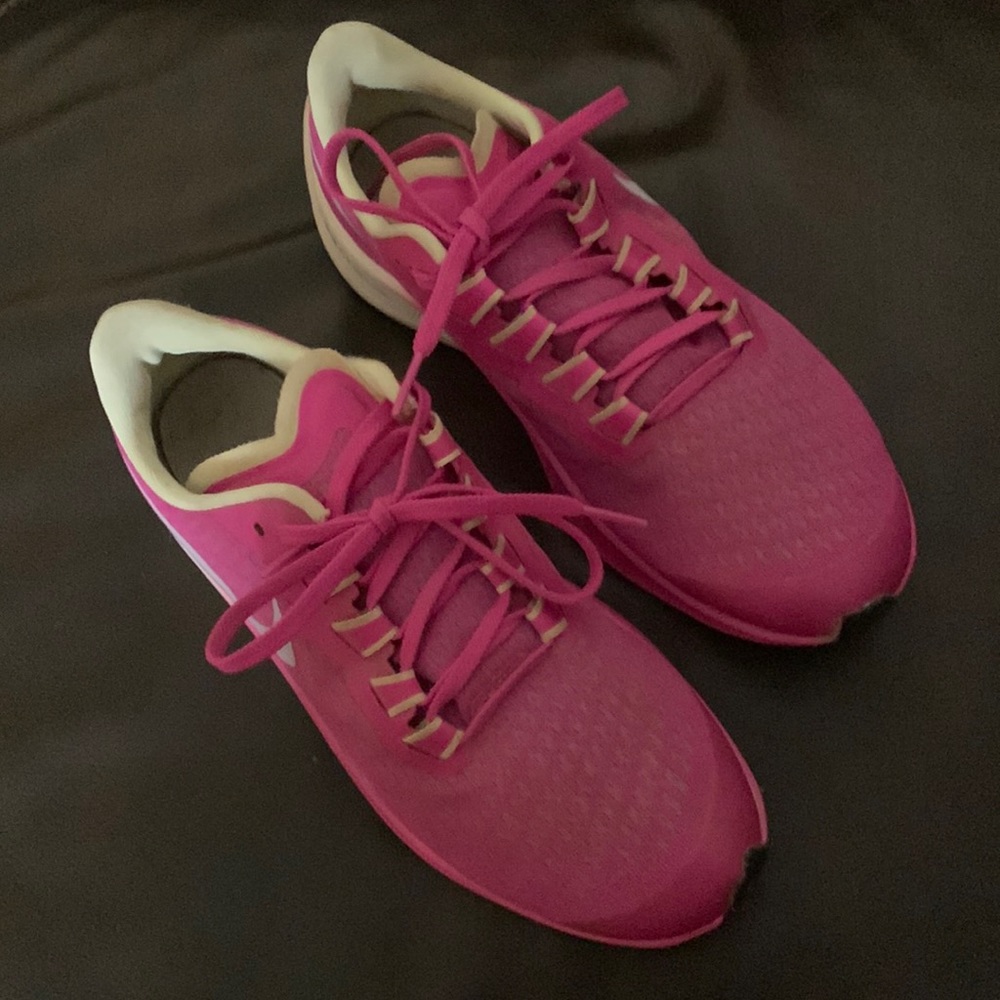 Nike Pegasus women 7 1/2 girls 6. Like new